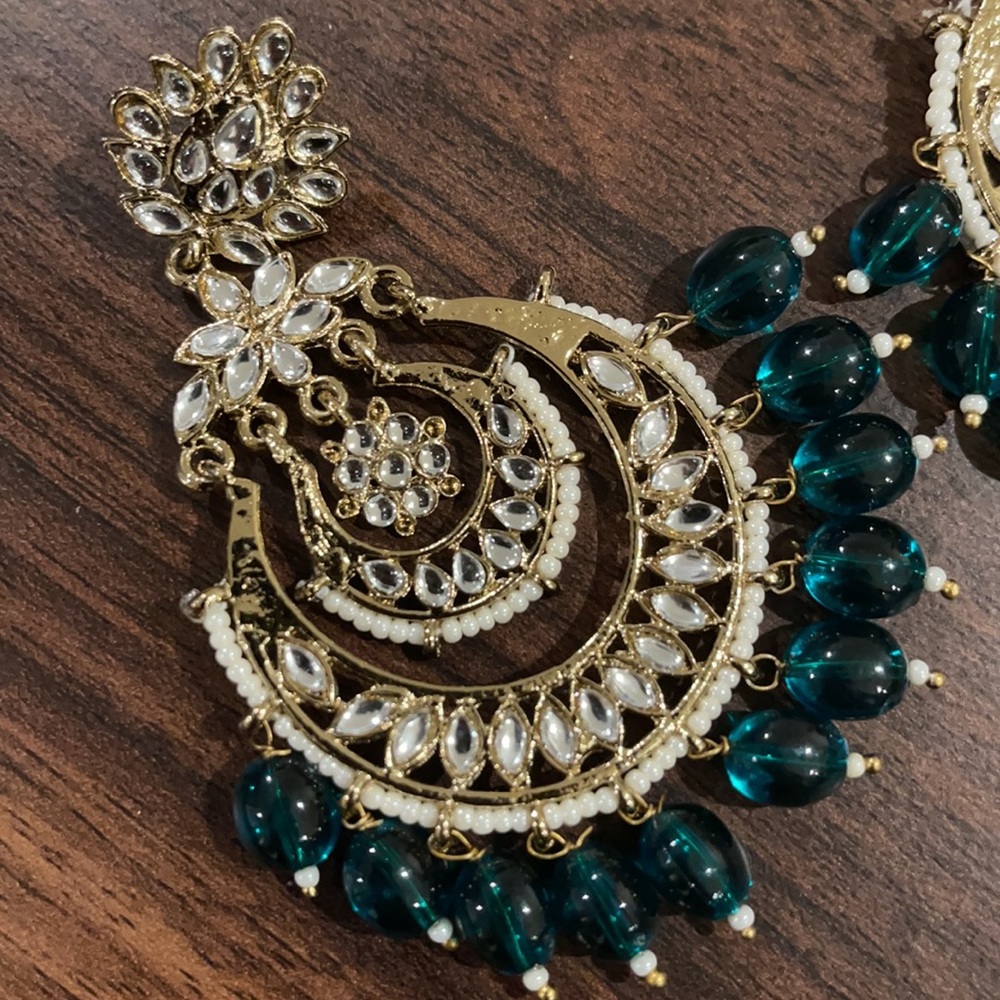 Light weight earrings - Picture 3 of 5